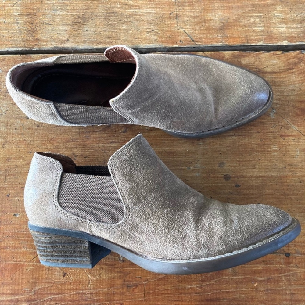 Born Tan leather low ankle booties